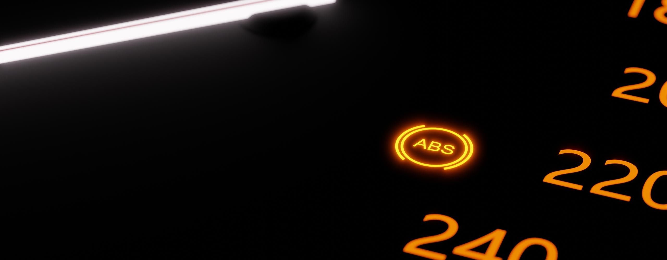 Ansicht auf ein beleuchtetes Tachometer, bei dem das ABS-Symbol leuchtet